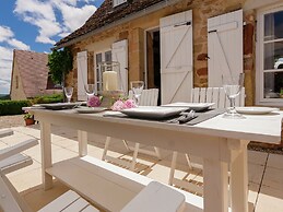 Peaceful Stay With Pool