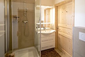 Lovely Chalet With Whirlpool