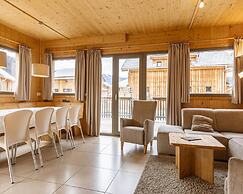 Lovely Chalet With Whirlpool