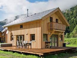 Lovely Chalet With Whirlpool