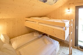 Lovely Chalet With Whirlpool