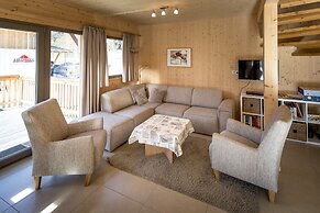 Lovely Chalet With Whirlpool