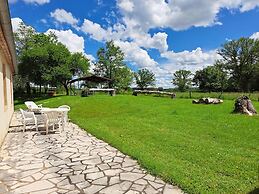Comfortable Holiday Home With Spacious Garden