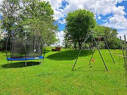 Comfortable Holiday Home With Spacious Garden