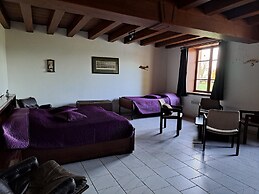 Comfortable Holiday Home With Spacious Garden