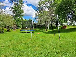 Comfortable Holiday Home With Spacious Garden