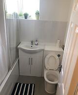 2 bedroom Apartment  Heathrow Airport
