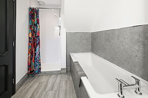 TYME Suites on Kingsway