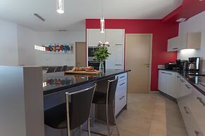 Luxury Villa With Private Pool in Cesseras