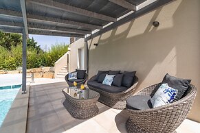 Luxury Villa With Private Pool in Cesseras