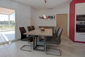 Luxury Villa With Private Pool in Cesseras