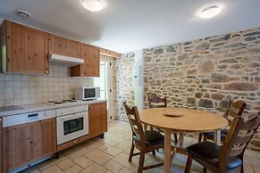 Courry Gem: Pool & Charm