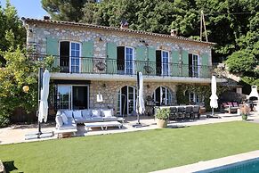 Villa in Grasse With Private Pool