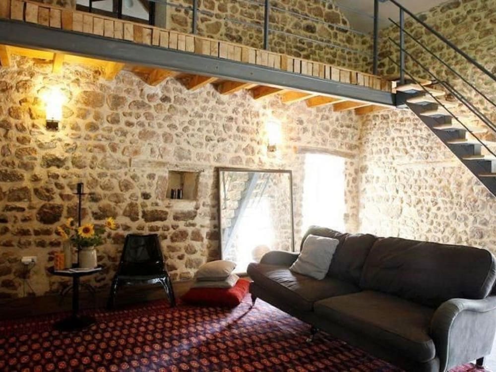 Luxurious Farmhouse in Braize