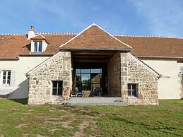 Luxurious Farmhouse in Braize