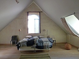Luxurious Farmhouse in Braize