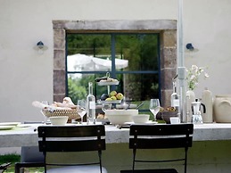 Luxurious Farmhouse in Braize