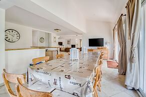Villa in Le Muy With Private Pool & Forest
