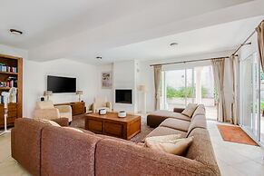 Villa in Le Muy With Private Pool & Forest