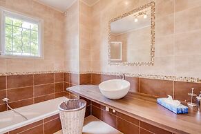 Villa in Le Muy With Private Pool & Forest