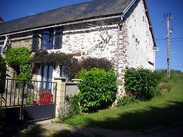 Peaceful Getaway in Teilhet