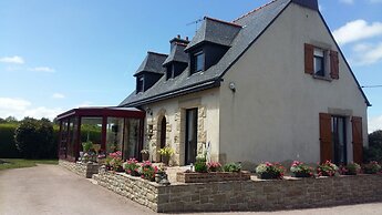 Peaceful Forest Stay in Pedernec