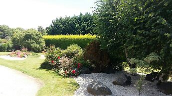 Peaceful Forest Stay in Pedernec