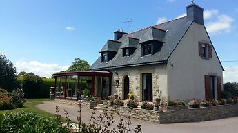 Peaceful Forest Stay in Pedernec