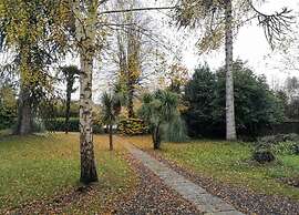 Peaceful Stay Near Lake