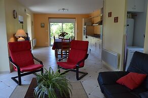 Peaceful Stay Near Lake