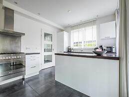 Modern Villa in Harderwijk with Hot Tub