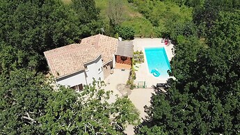 Saint-bres: Pool & Nature