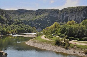 Saint-bres: Pool & Nature