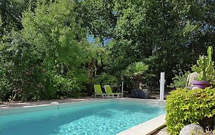 Saint-bres: Pool & Nature