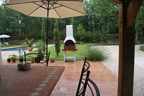 Holiday Home Montaigu-de-quercy Lake