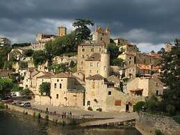 Holiday Home Montaigu-de-quercy Lake