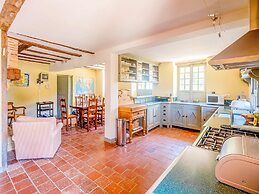 Beautiful Farmhouse With Private Pool