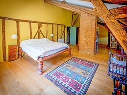 Beautiful Farmhouse With Private Pool