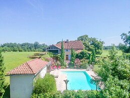 Beautiful Farmhouse With Private Pool