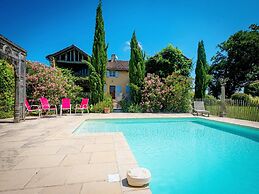 Beautiful Farmhouse With Private Pool