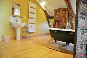 Beautiful Farmhouse With Private Pool