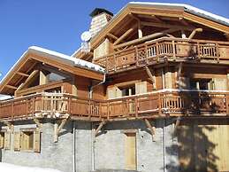 Alpien Chalet w/ Sauna