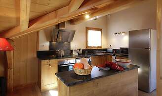 Alpien Chalet w/ Sauna