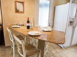 Chic Narbonne Pool Retreat
