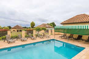 Modern Holiday Home With Swimming Pool