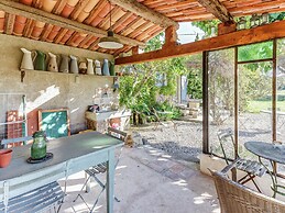 Cottage in Oppede Amidst Vineyards