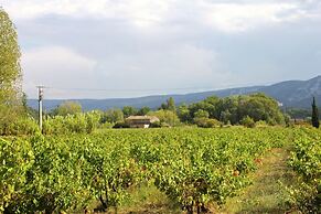 Cottage in Oppede Amidst Vineyards