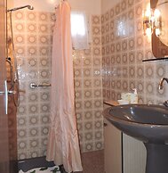 Charming Breton House in Henansal