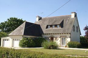 Charming Breton House in Henansal