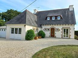 Charming Breton House in Henansal